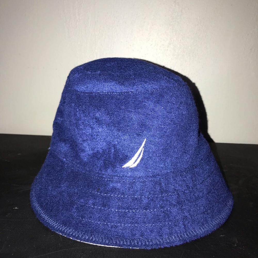 Mens/ Women’s Nautica bucket hat REVERSIBLE